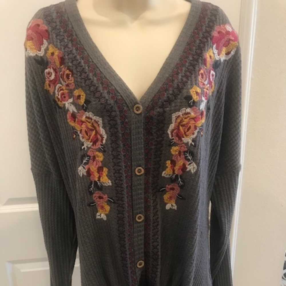 NWT! PLUS SIZES EMBROIDERY TOP
